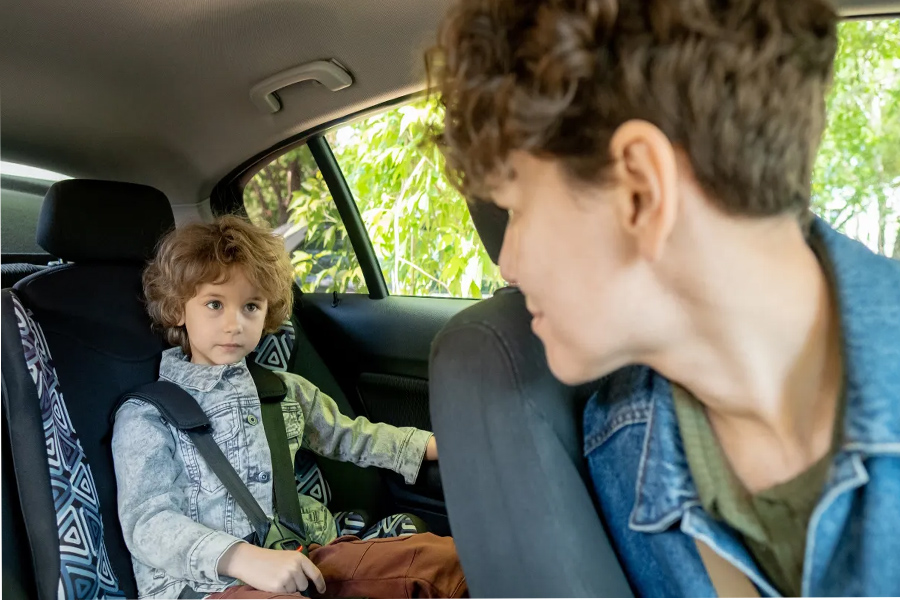 Actualizan recomendaciones para el traslados de niños en los vehículos