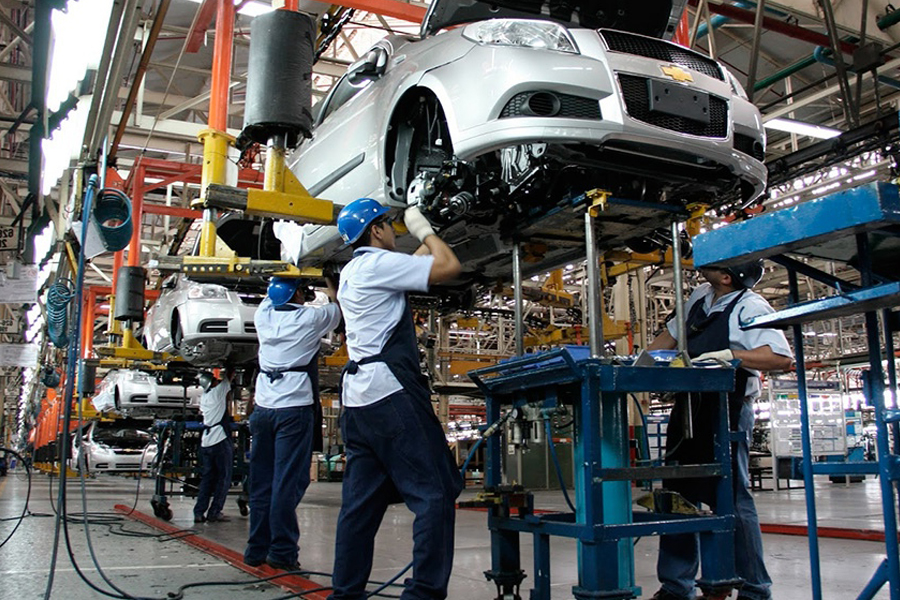 La producción nacional de vehículos creció casi un 15% interanual