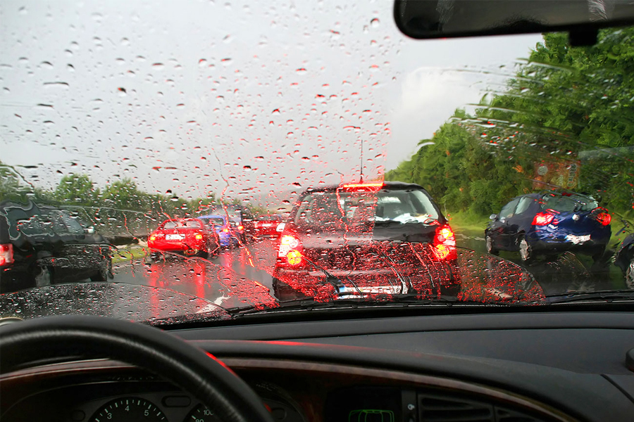  ¿Qué precauciones debemos tomar para conducir en días lluviosos?