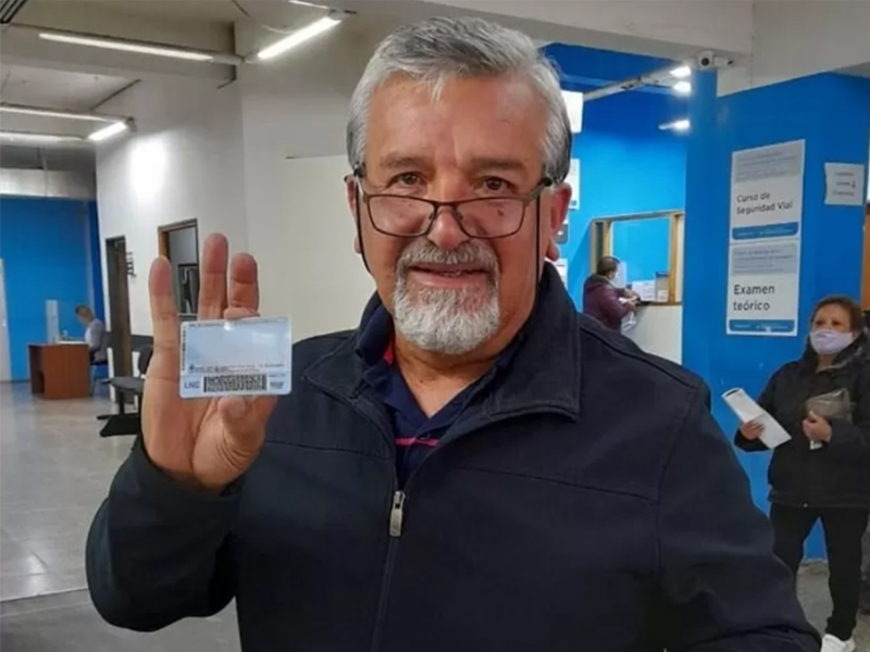 Oscar Recalde es el primer ex combatiente de Malvinas que modificó su licencia de conducir