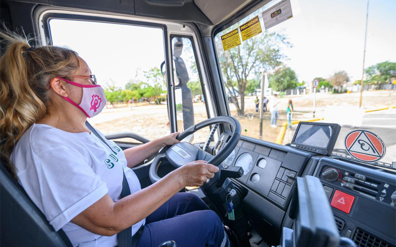 En la conducción las mujeres toman más recaudos en términos de seguridad
