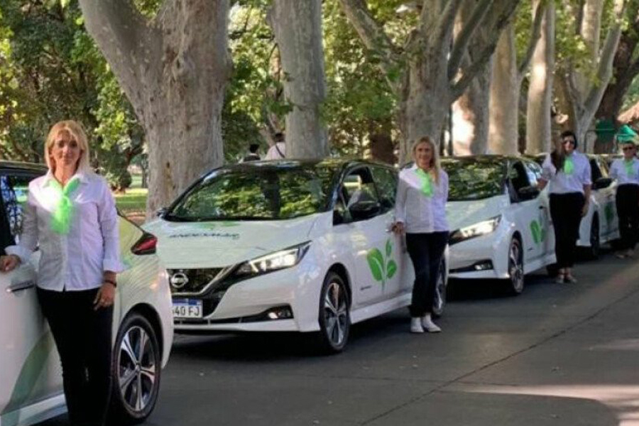 Andesmar utiliza autos eléctricos para trasladar turistas en Mendoza