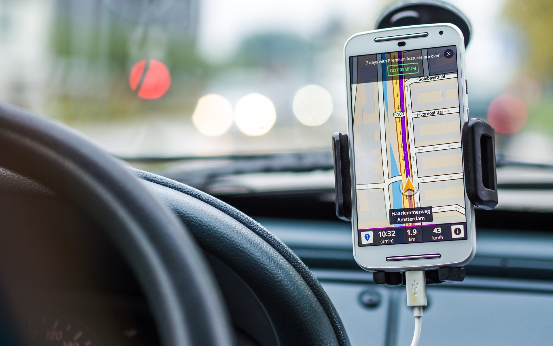 La Campaña de Luchemos por la Vida: “El celular al volante mata” recuerda los datos de una encuesta preocupante