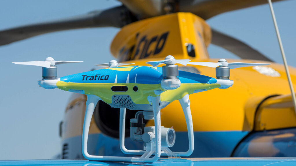 Con un drone previenen riesgos en la ruta para ciclistas y autos
