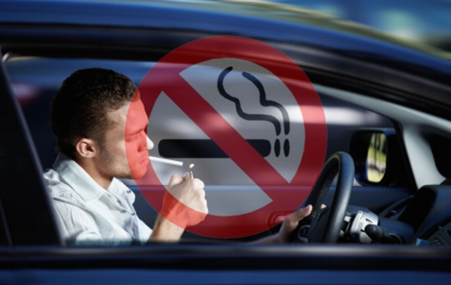 Fumar conduciendo es un riesgo para la seguridad vial