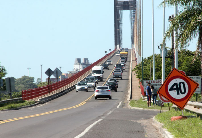 Con radares móviles controlan los límites de velocidad en el puente Resistencia-Corrientes