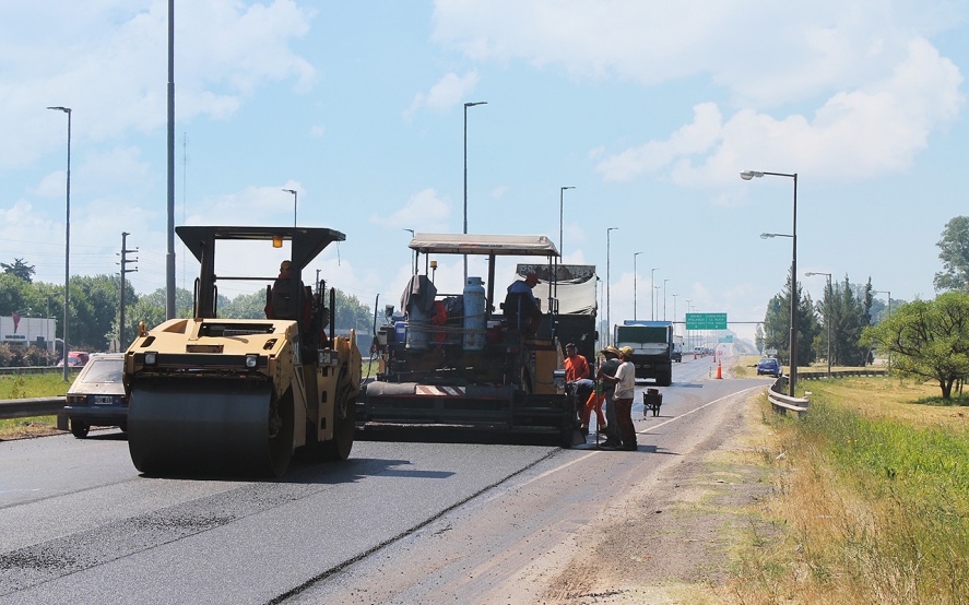 Reducen un carril de la Autopista La Plata - Buenos Aires por obras de repavimentación