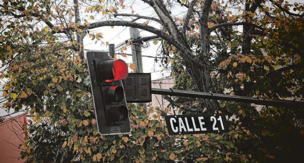 Fuera de servicio la mitad de los semáforos antiestrés de La Plata
