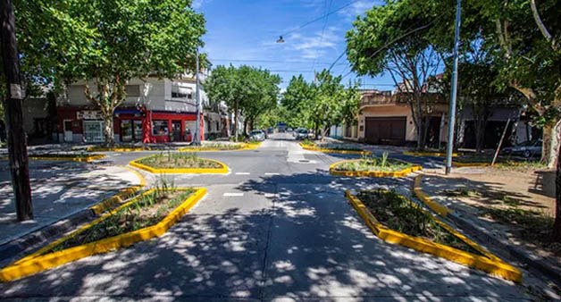 Transformaron las calles de un barrio para que los autos no puedan ir a más de 30 km/h