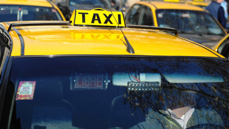 Los taxistas de Rosario deberán capacitarse en perspectiva de género para seguir trabajando